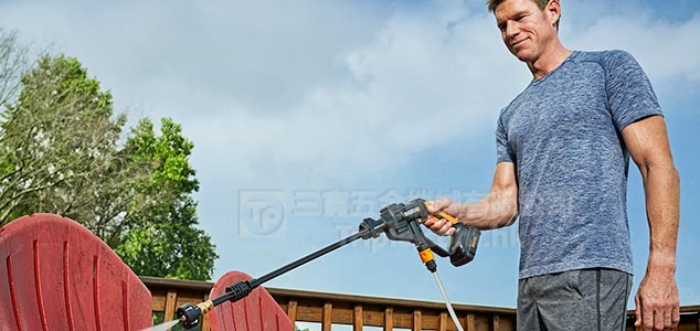 Maintain the appearance of your outside living spaces. Routine cleaning extends the life of your deck and its stain job. Use the pressure-enhancing extended lance to maximize water pressure. Attach the Cleaning Brush accessory to give a targeted cleaning to crevices and hard-to-reach areas of patio furniture.